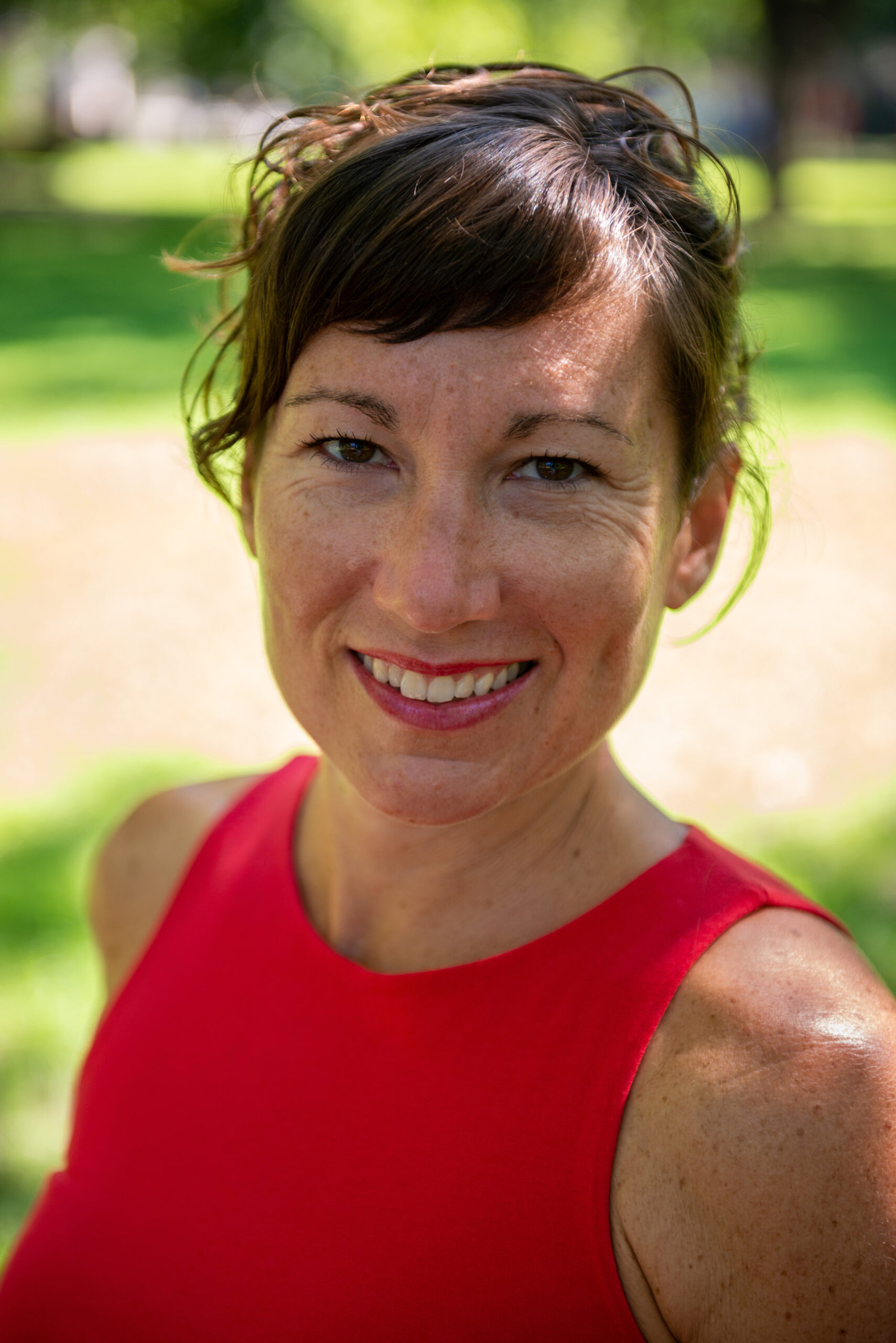 Image of Julie Labelle, osteopath, trainer, Pilates instructor, and massage therapist specializing in posture.